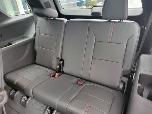 Used 2023 Chevrolet Traverse RS image 13