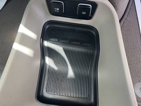Used 2020 Chrysler Pacifica Touring w/ Advanced Safetytec Group FWD image 35