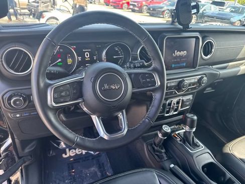 Used 2022 Jeep Wrangler Unlimited Sahara w/ Cold Weather Group AWD/4WD image 15