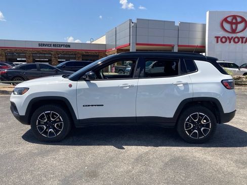 Used 2025 Jeep Compass Trailhawk AWD/4WD image 8