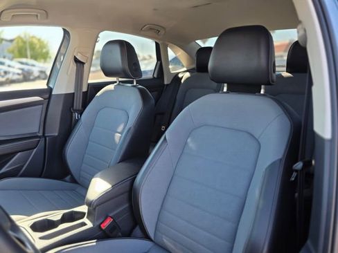 Used 2025 Volkswagen Jetta SE image 16