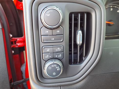 Certified 2025 Chevrolet Silverado 2500 Custom w/ Custom Value Package image 9