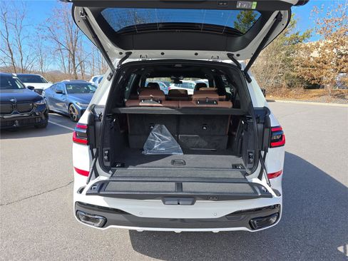 New 2026 BMW X7 xDrive40i w/ M Sport Package AWD/4WD image 5
