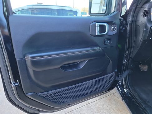 Used 2025 Jeep Wrangler Unlimited Sahara w/ Safety Group image 7