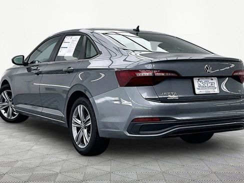 Used 2024 Volkswagen Jetta SE FWD image 13