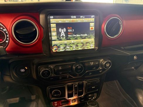 Used 2019 Jeep Wrangler Unlimited Rubicon AWD/4WD image 17