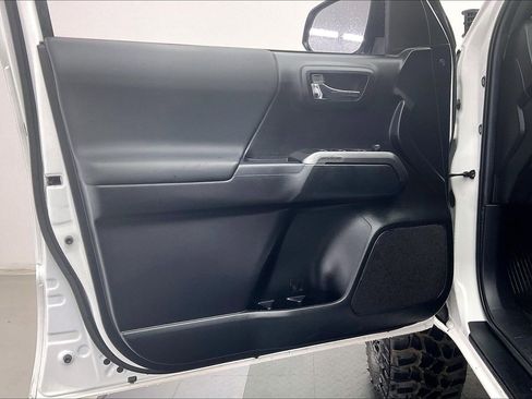 Used 2021 Toyota Tacoma TRD Off-Road w/ Technology Package AWD/4WD image 25