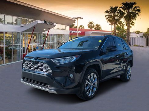 Used 2020 Toyota RAV4 Limited image 6