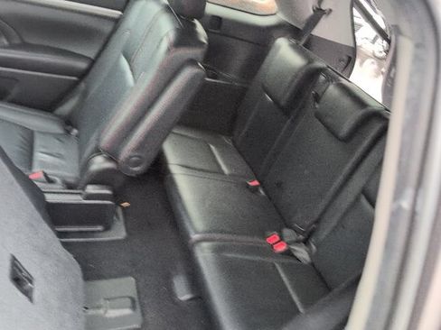 Used 2019 Toyota Highlander SE AWD/4WD image 12