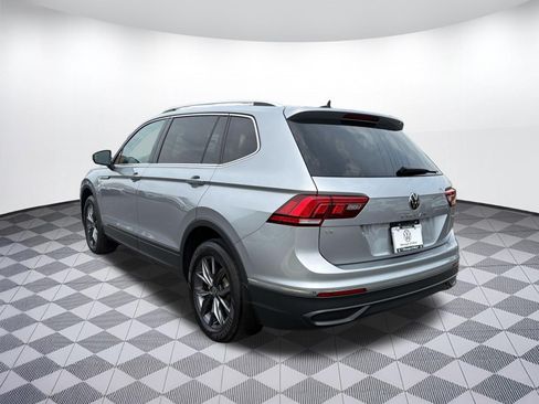 Used 2022 Volkswagen Tiguan SE w/ Panoramic Sunroof Package AWD/4WD image 3