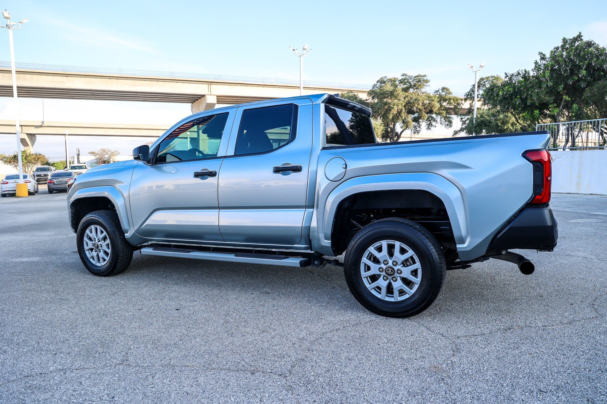 Certified 2025 Toyota Tacoma SR AWD/4WD image 10