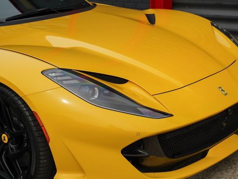 Used 2019 Ferrari 812 Superfast RWD image 7