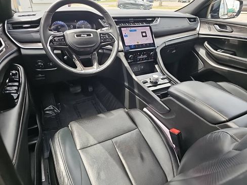 Certified 2024 Jeep Grand Cherokee Overland w/ Luxury Tech Group IV AWD/4WD image 18