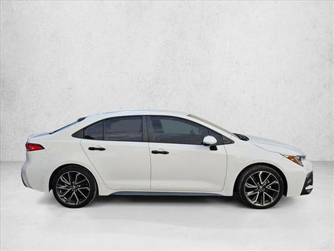 Used 2022 Toyota Corolla SE FWD image 4