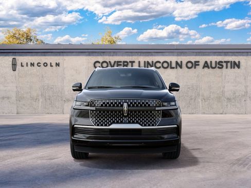 New 2027 Lincoln Navigator Premiere RWD image 3