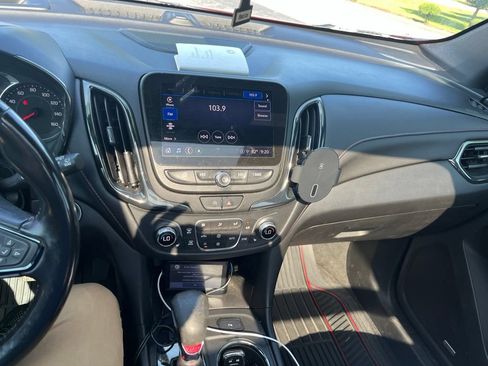 Used 2022 Chevrolet Equinox RS w/ RS Leather Package AWD/4WD image 8