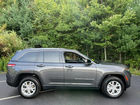Used 2023 Jeep Grand Cherokee Limited w/ Luxury Tech Group II AWD/4WD image 6