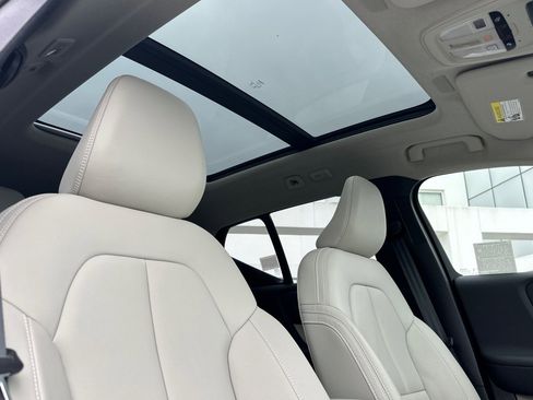 Used 2026 Volvo XC40 B5 Plus w/ Climate Package image 18