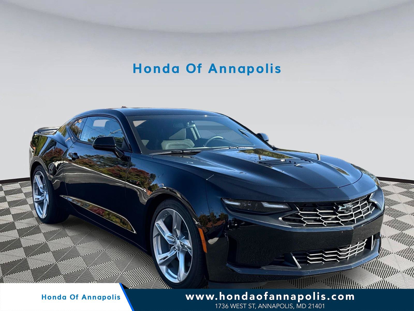 Used 2021 Chevrolet Camaro LT RWD image 1