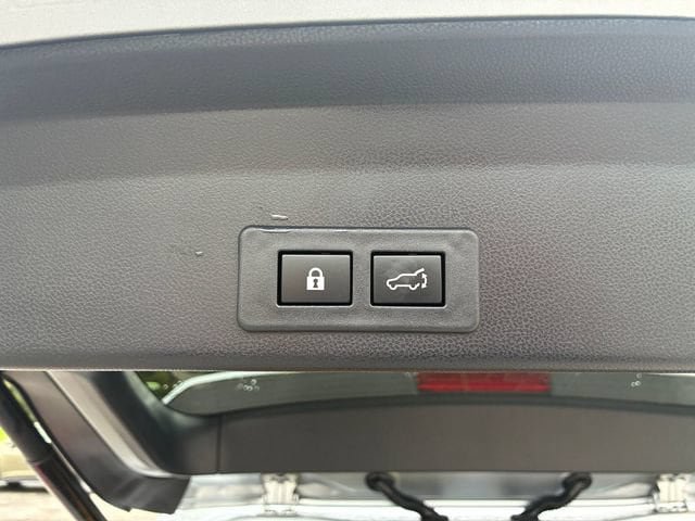 Used 2023 Subaru Ascent Limited w/ Technology Package AWD/4WD image 7