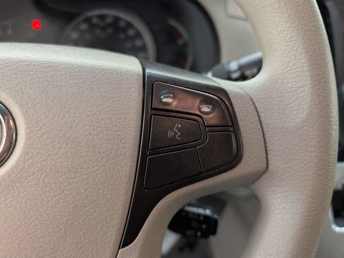 Used 2013 Toyota Sienna LE image 39