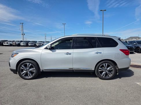 Used 2019 Nissan Pathfinder Platinum image 4