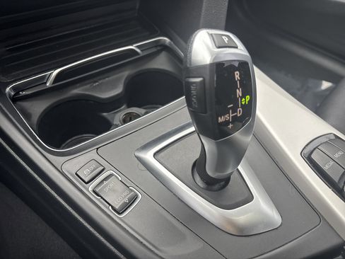 Used 2018 BMW 320i xDrive Sedan w/ Convenience Package image 21