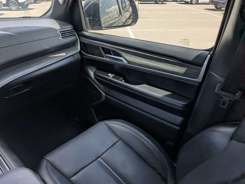 Used 2024 Jeep Wagoneer Series II AWD/4WD image 19