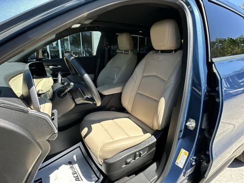 Certified 2024 Cadillac XT4 Luxury image 19
