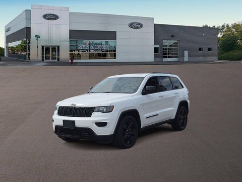 Used 2018 Jeep Grand Cherokee Laredo AWD/4WD image 4