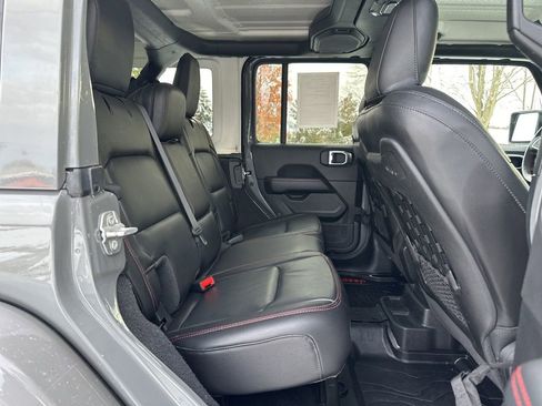 Used 2020 Jeep Wrangler Unlimited Rubicon w/ Dual Top Group AWD/4WD image 32