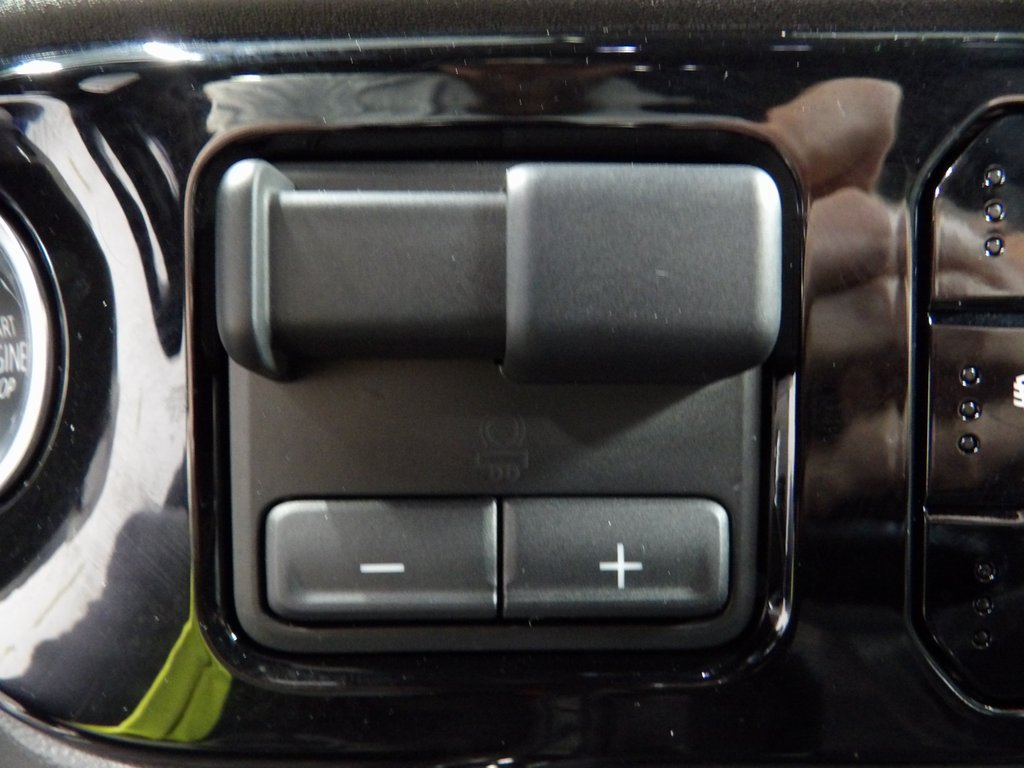 Used 2024 Chevrolet Silverado 1500 ZR2 AWD/4WD image 61