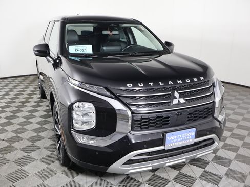 Used 2022 Mitsubishi Outlander SE image 3