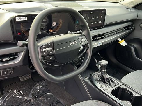 New 2025 Kia K4 LXS image 8