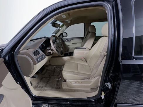 Used 2011 Chevrolet Avalanche LT w/ Luxury Package image 15