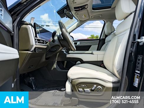 Used 2025 Hyundai Santa Fe Calligraphy FWD image 10