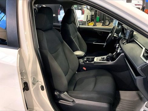Used 2020 Toyota RAV4 LE w/ Carpet Mat Package AWD/4WD image 11