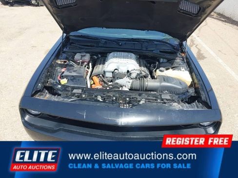 Used 2016 Dodge Challenger SRT Hellcat image 19