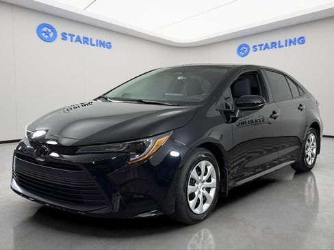 Used 2025 Toyota Corolla LE image 16