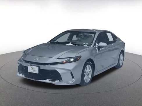 Used 2025 Toyota Camry LE image 4