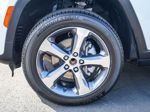 New 2026 Jeep Grand Cherokee Limited image 9