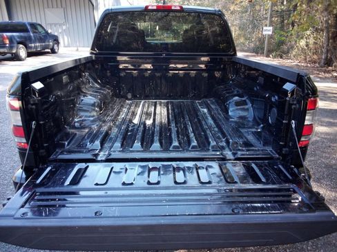 Certified 2022 Nissan Frontier SV image 24