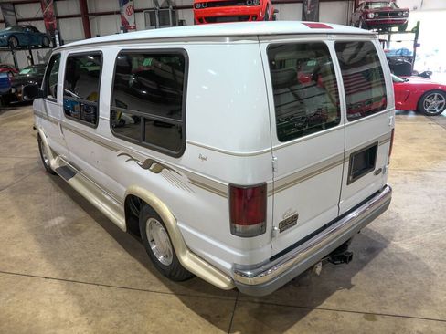 Used 2002 Ford E-150 and Econoline 150 RWD image 16