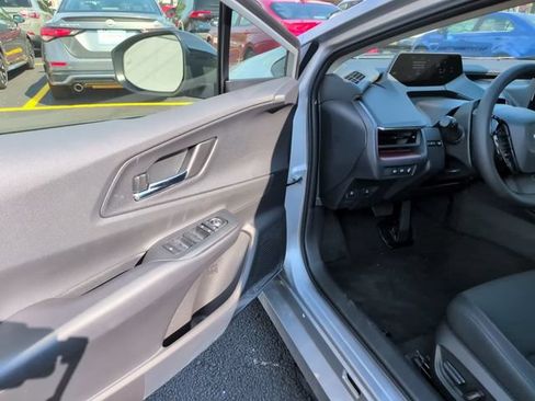 Used 2026 Toyota Prius Plug-In Hybrid FWD image 10