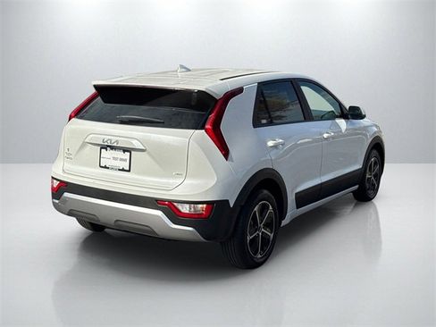 Certified 2025 Kia Niro LX image 7