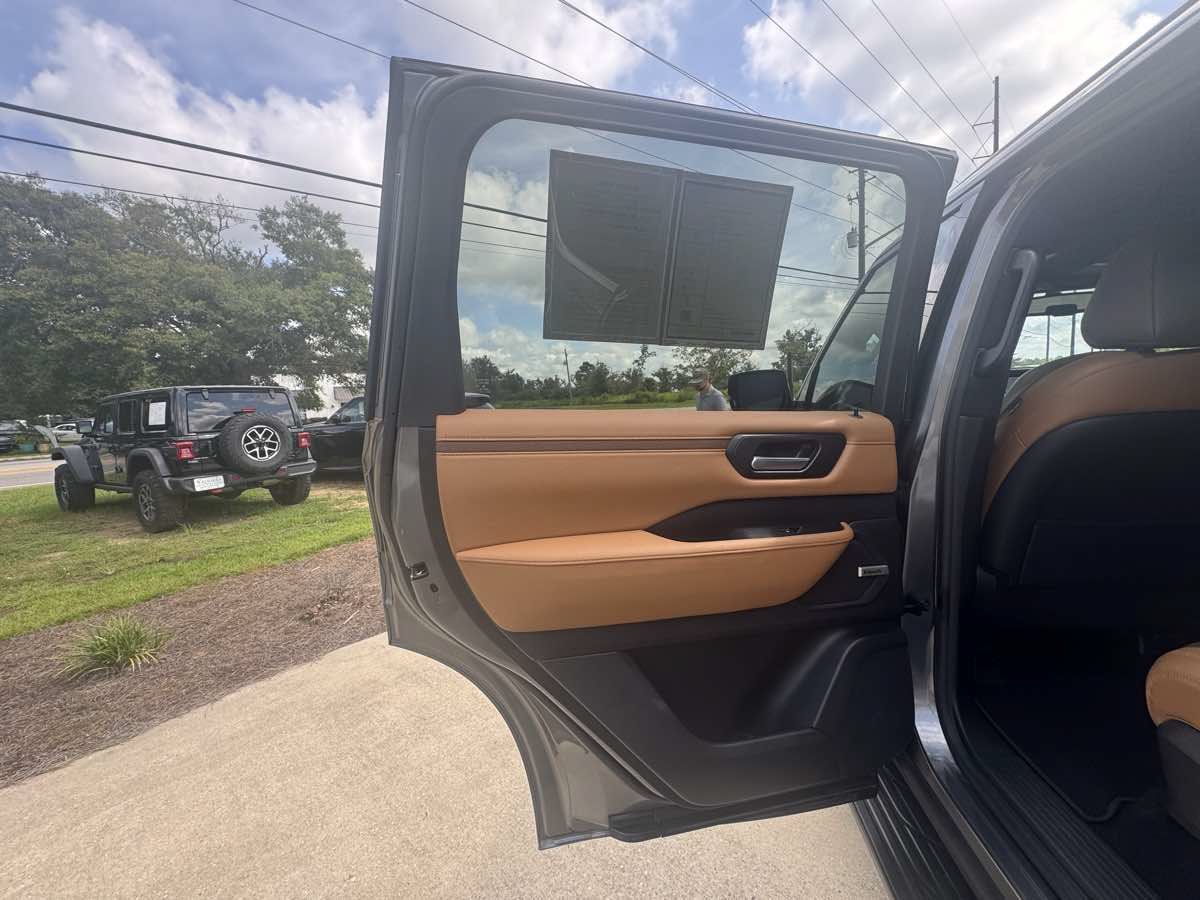 Used 2025 Nissan Armada SL w/ Captain's Chari Seat Package AWD/4WD image 28