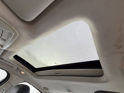 Used 2014 Ford Focus Titanium FWD image 10