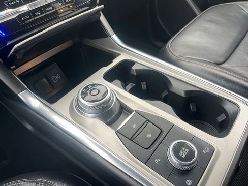 Used 2022 Ford Explorer Limited w/ Equipment Group 301A AWD/4WD image 26
