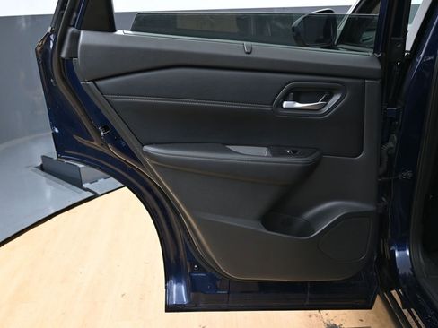 Used 2024 Nissan Rogue SL w/ SL Premium Package image 39