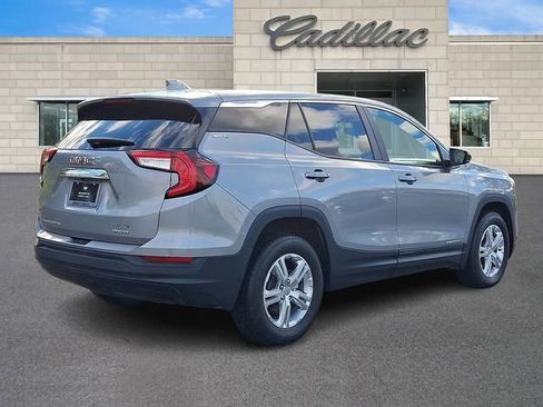 Used 2024 GMC Terrain SLE image 7